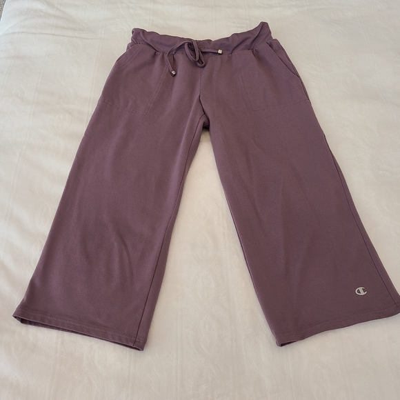 ⬇️⬇️ drop the price Champion crop pants - Picture 1 of 5